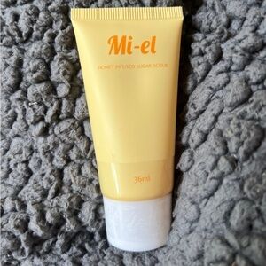 (5/$25) Mi-el honey infused sugar scrub